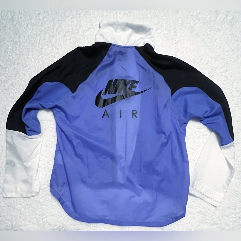 Nike Air NWT Medium Lightweight Water-Repellent Logo Running Jacket - Picture 6 of 9